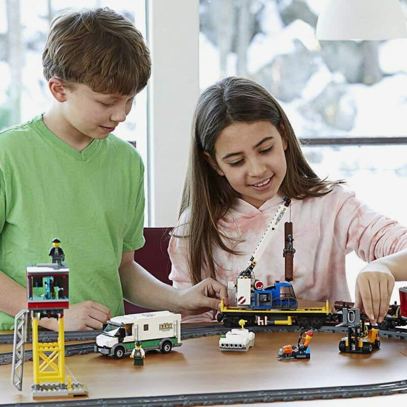 LEGO City 60198 : Il treno merci radiocomandato lego-city-60198-treno-merci-featured