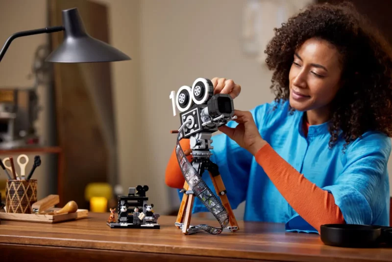 100 anni Disney: Il set cinepresa LEGO 43230 lego-disney-43230-featured