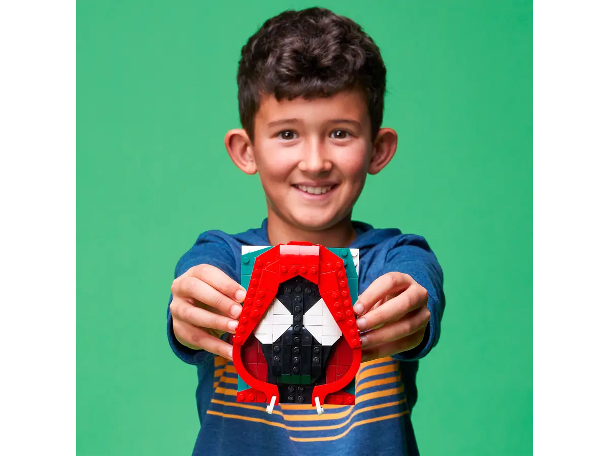 LEGO 40536 Miles Morales lego-40536_alt5